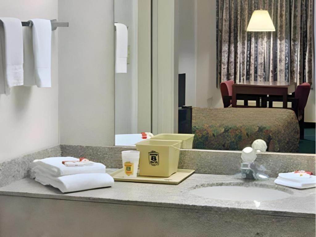 Express Inn Кейти Экстерьер фото