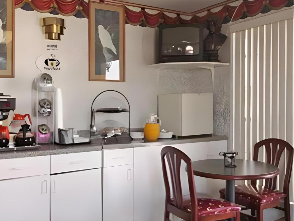Express Inn Кейти Экстерьер фото
