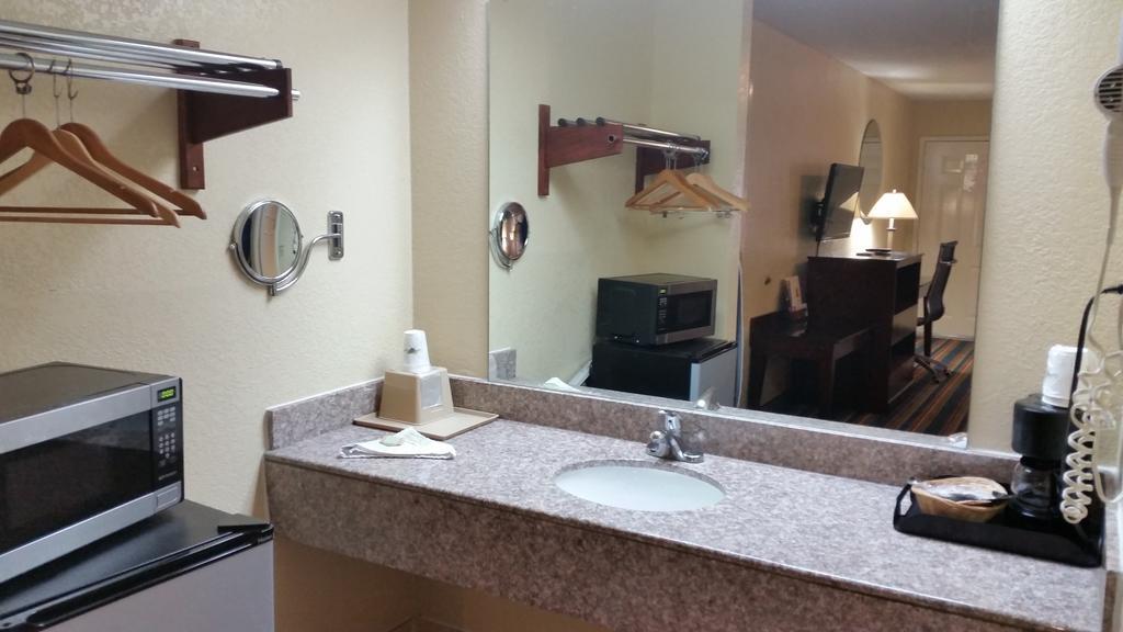 Express Inn Кейти Экстерьер фото